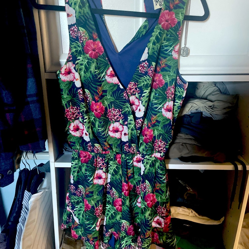 Show me your Mumu short sleeve Romper- Hawaiian Flowers. Excellent condition!